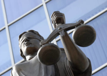 СУД ОБЯЗАЛ ОТРЕМОНТИРОВАТЬ