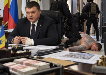 КТО НАМИ РУЛИТ…