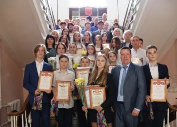 НАГРАДИЛИ ОДАРЁННЫХ