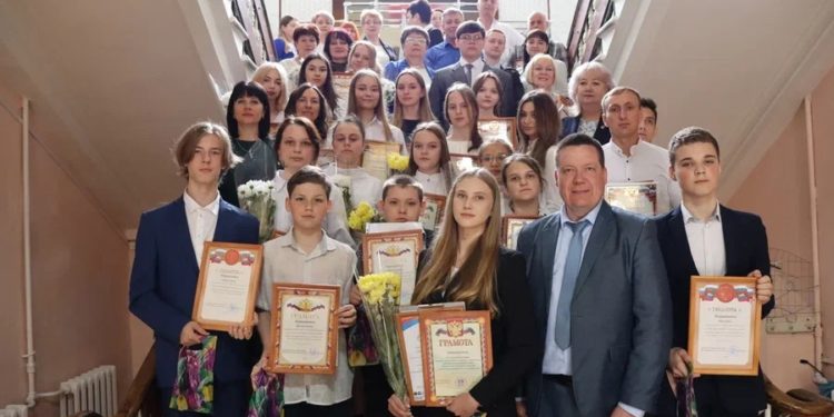 НАГРАДИЛИ ОДАРЁННЫХ