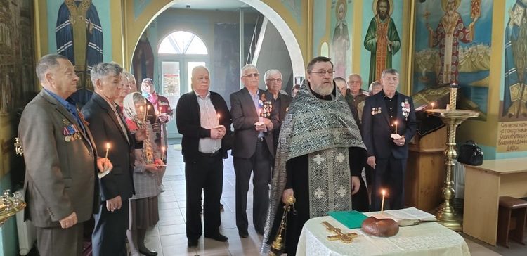 СЛУЖИЛАСЬ ПАНИХИДА