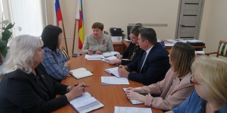 РАССМОТРЕЛИ ВОПРОСЫ