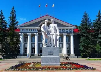 ОСУДЯТ ЧИНОВНИКА