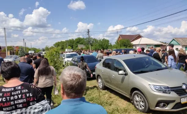 ПОТРЕБОВАЛИ КАЗНИТЬ УБИЙЦУ