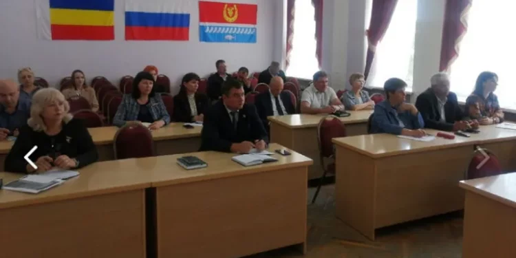 РАССМОТРЕНЫ ВОПРОСЫ