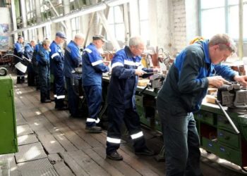 Сейчас в дефиците простые рабочие