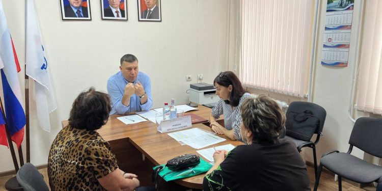 МИНИСТР ОБСУДИЛ