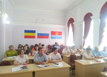 РАССМОТРЕНЫ ВОПРОСЫ