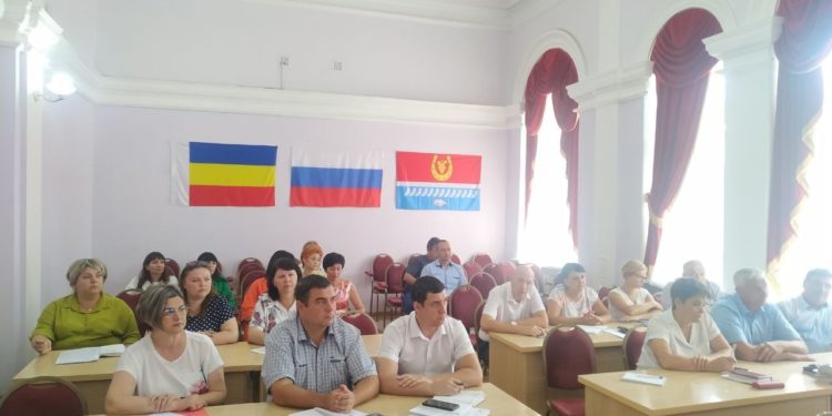 РАССМОТРЕНЫ ВОПРОСЫ