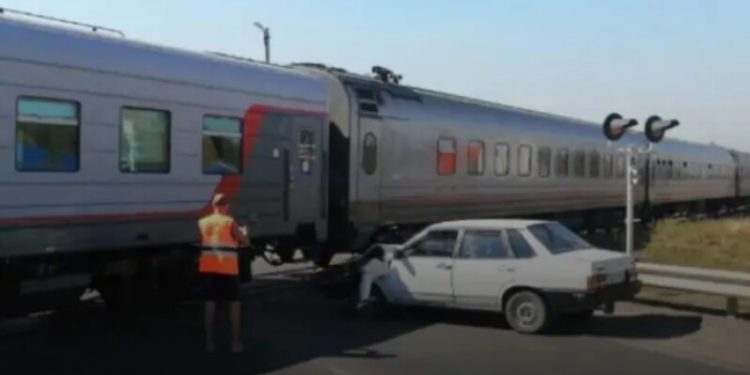 ЗАЕХАЛ ПОД ПОЕЗД
