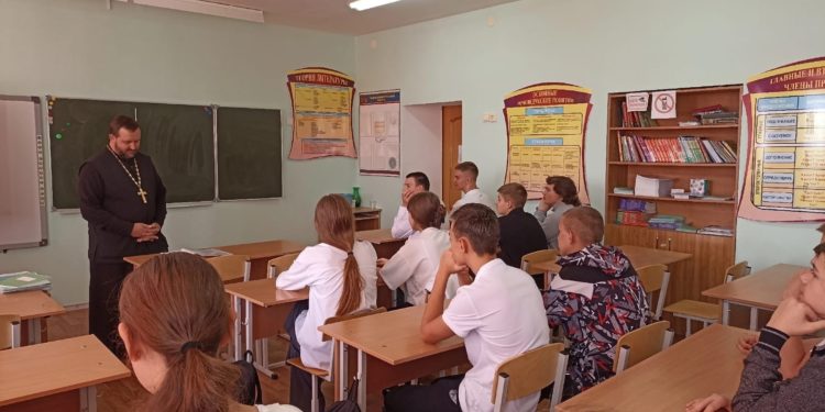 ПРОВЁЛ БЕСЕДУ