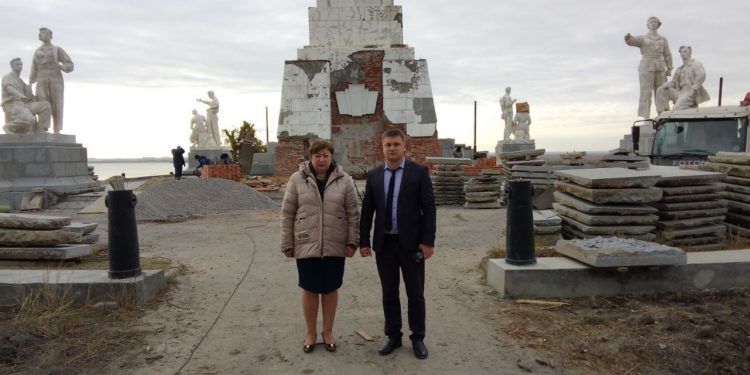 А ЧТО НА ОБЕЛИСКЕ?