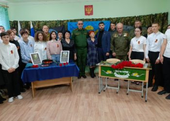 «Парты героев» в вечерней школе