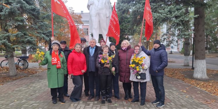 КОММУНИСТЫ ОТМЕТИЛИ