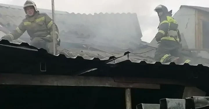 ЗАГОРЕЛСЯ ДОМ