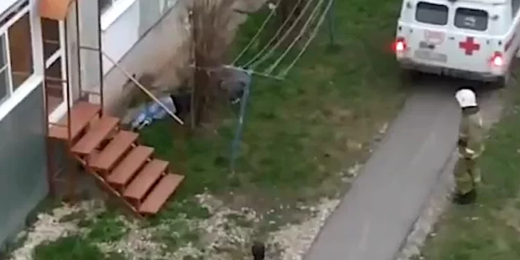 ВЫБРОСИЛ ИЗ ОКНА