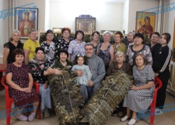 НЕ ПОКЛАДАЯ РУК