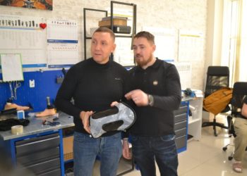 ЗДЕСЬ ПОМОГАЮТ