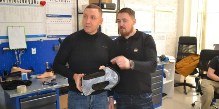 ЗДЕСЬ ПОМОГАЮТ