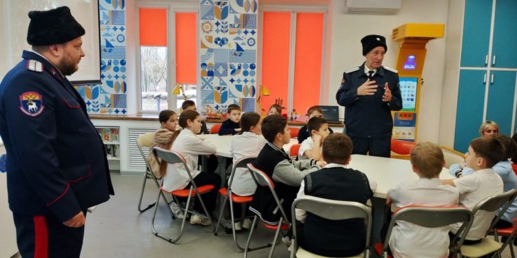 ЗНАКОМИЛИ С ИСТОРИЕЙ