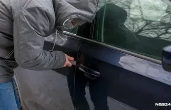 УГНАЛ МАШИНУ