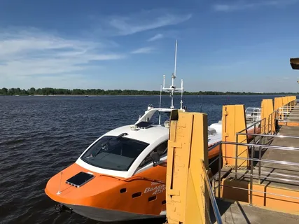 СМОНТИРУЮТ ПРИЧАЛЫ