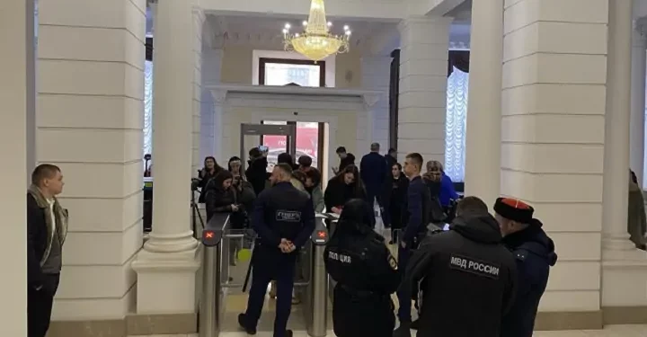 «ВЛАСТЬ НАРОДА» — БЕЗ НАРОДА.