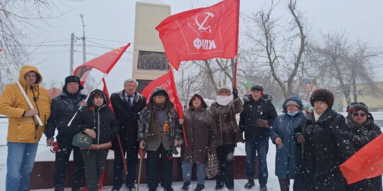 КОММУНИСТЫ ОТМЕТИЛИ
