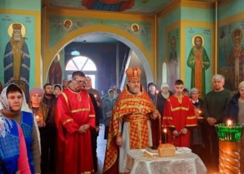 ПРОВЕЛИ ЛИТУРГИЮ