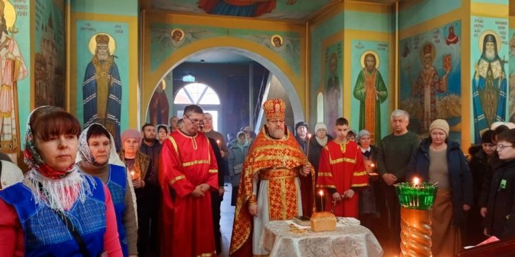 ПРОВЕЛИ ЛИТУРГИЮ