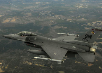 ЕСТЬ ПЕРВЫЙ F-16?