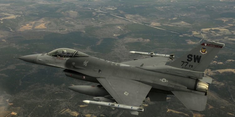 ЕСТЬ ПЕРВЫЙ F-16?