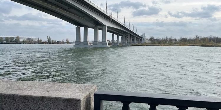 УПАЛА С МОСТА