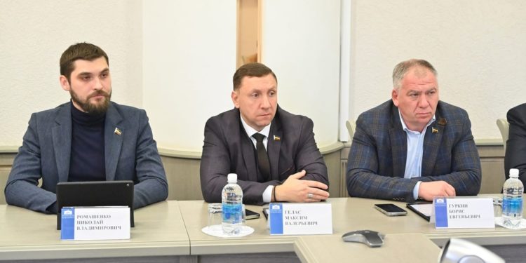 ДЕЛА ДЕПУТАТСКИЕ