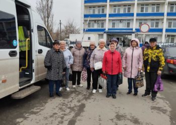 ОКАЗЫВАЮТ ПОМОЩЬ