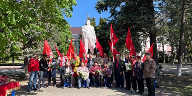 КОММУНИСТЫ ОТМЕТИЛИ
