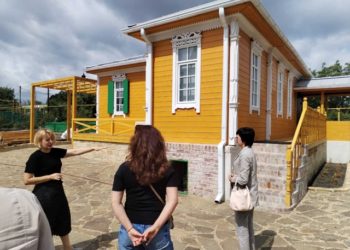 ОТ МЕМОРИАЛЬНОЙ ДОСКИ К РОДНОМУ КУРЕНЮ