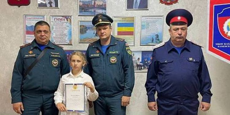 НАГРАДИЛИ ШКОЛЬНИЦУ