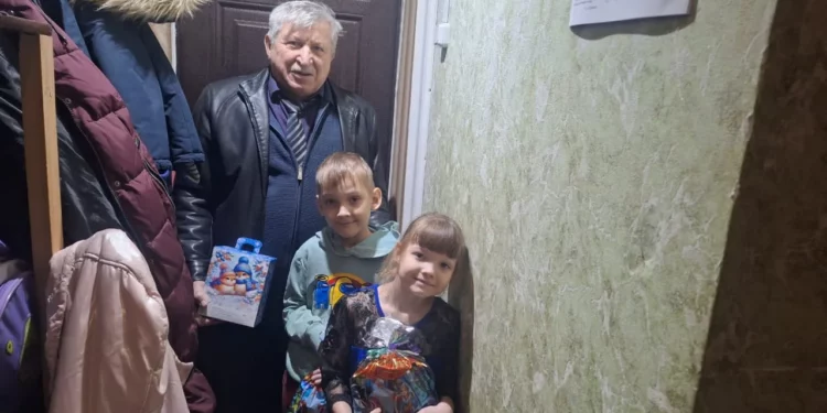 КОММУНИСТЫ ПОЗДРАВИЛИ