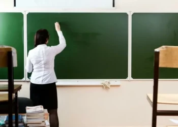 ЗАДЕРЖКА ЗАРПЛАТЫ УЧИТЕЛЯМ