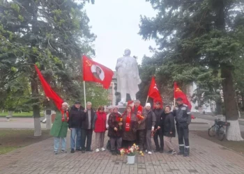 КОММУНИСТЫ ПОЧТИЛИ ПАМЯТЬ