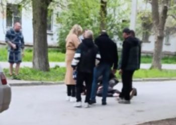 ЗАРЕЗАЛИ НА УЛИЦЕ