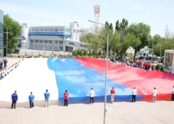 РАЗВЕРНУЛИ САМЫЙ БОЛЬШОЙ ФЛАГ