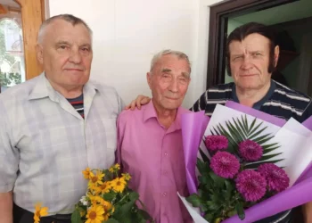 Больше века длится жизнь