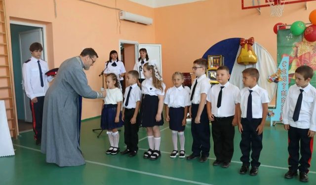 ДУХОВНИК БЛАГОСЛОВИЛ