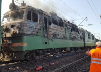 ПОДОЖГЛИ ЭЛЕКТРОВОЗ