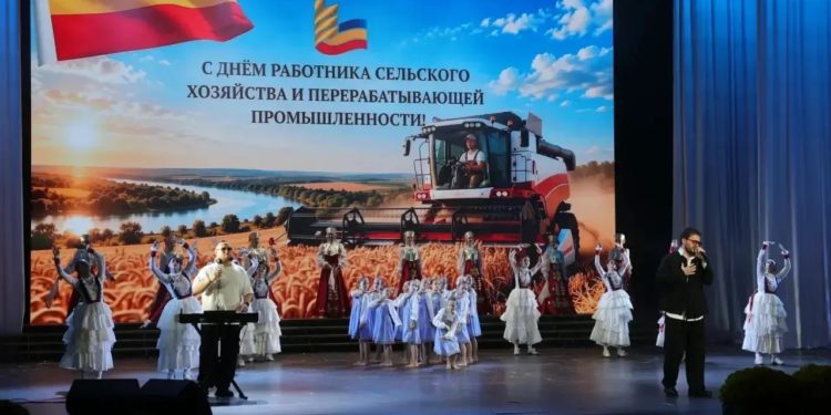 ФИНАНСОВО ПОДДЕРЖАТ АГРАРИЕВ